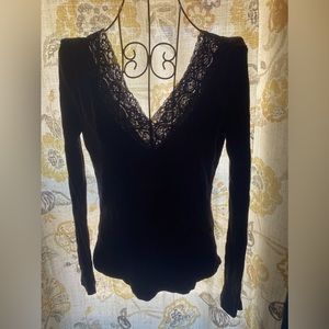 Lace collar, V—neck, light knit sweater.